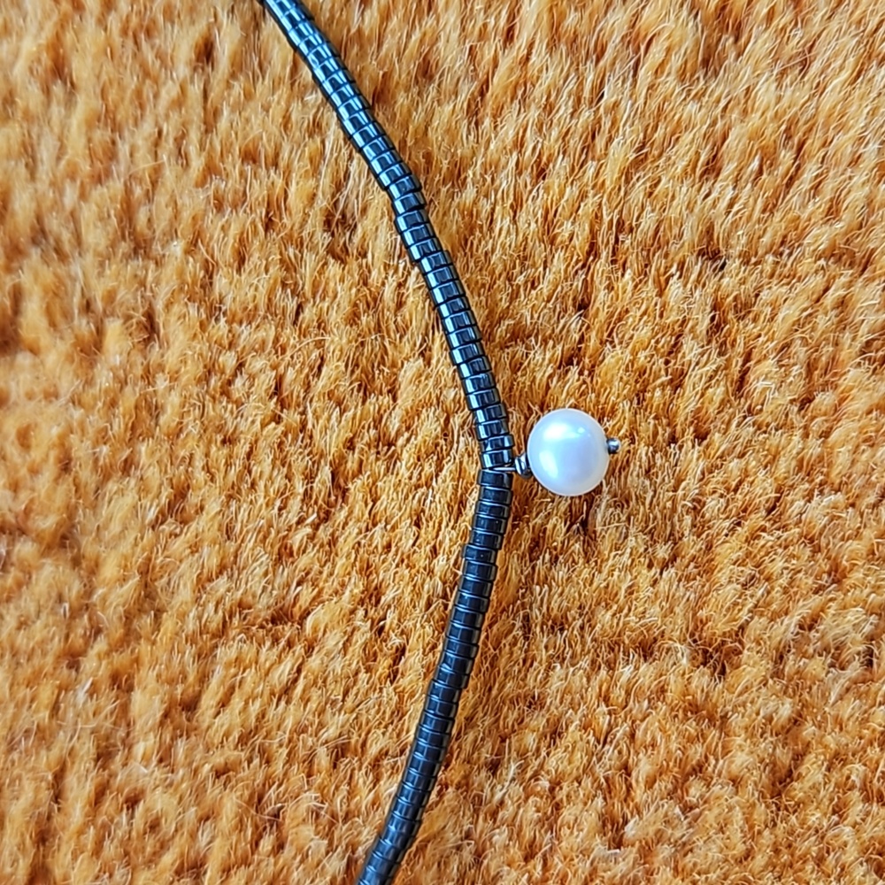 Faux pearl and seed bead necklace 15 inch - Picture 2 of 3